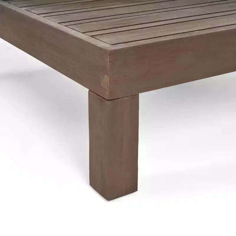 Divanetto a 2 posti con bracciolo sinistro Oana in legno di acacia da esterno e tavolino da caffè con cuscino grigio/bianco - Christopher Knight Home