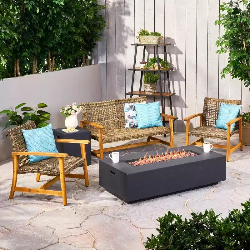 Christopher Knight Home Augusta Set Conversazione a 4 Posti da Esterno in Legno di Acacia e Vimini con Braciere