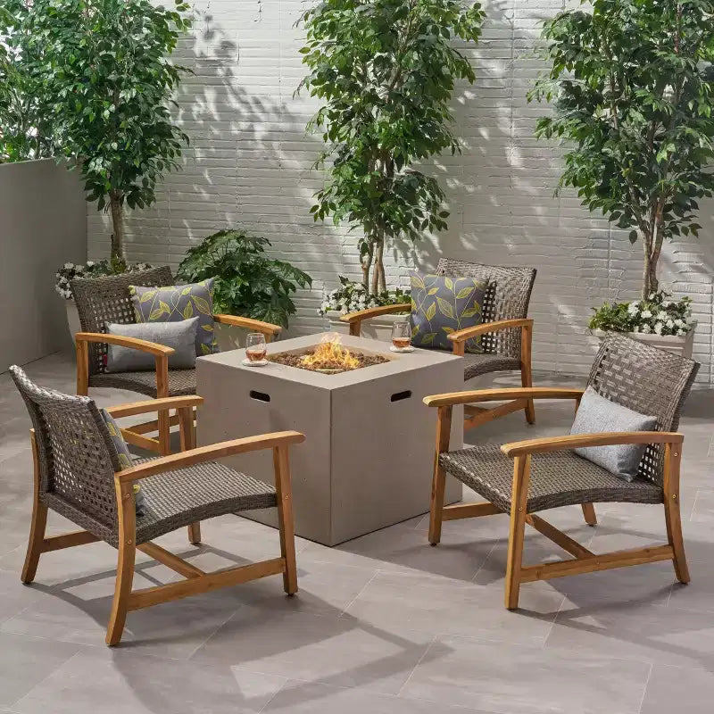 Christopher Knight Home Augusta Set di 5 pezzi da esterno con poltrona club e braciere in legno di acacia e vimini