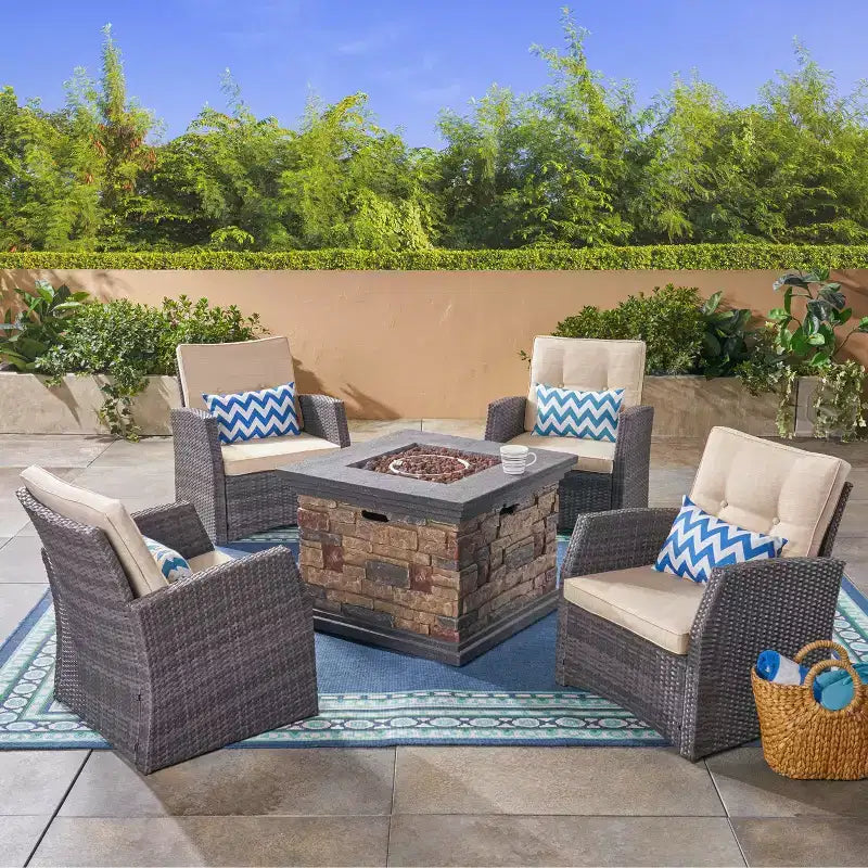 Christopher Knight Home Malvern Set da 5 Pezzi con Poltrone Club da Esterno in Vimini e Braciere con Cuscini