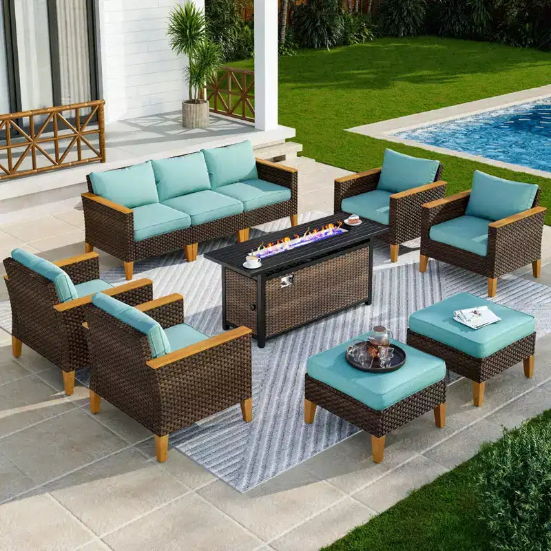 Set da conversazione componibile da 10 pezzi per patio esterno in rattan di vimini Captiva Designs con tavolo braciere e pouf imbottito