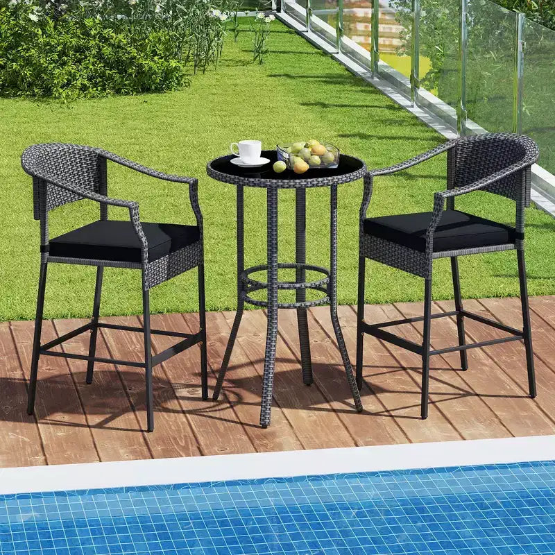 Set da bar Costway a 3 pezzi in rattan per esterni con sedie a braccioli e tavolo rotondo ad altezza bar