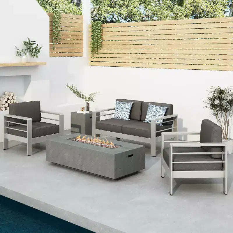 GDFStudio Set Chiostro da Esterno Crested Bay a 4 Posti in Alluminio con Braciere Grigio Chiaro
