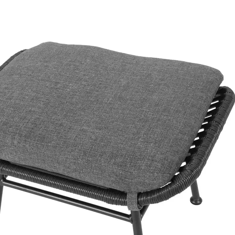 Christopher Knight Home Bechtel Set da conversazione da 5 pezzi per esterni in vimini e vetro temperato con pouf