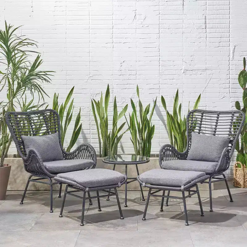 Christopher Knight Home Bechtel Set da conversazione da 5 pezzi per esterni in vimini e vetro temperato con pouf