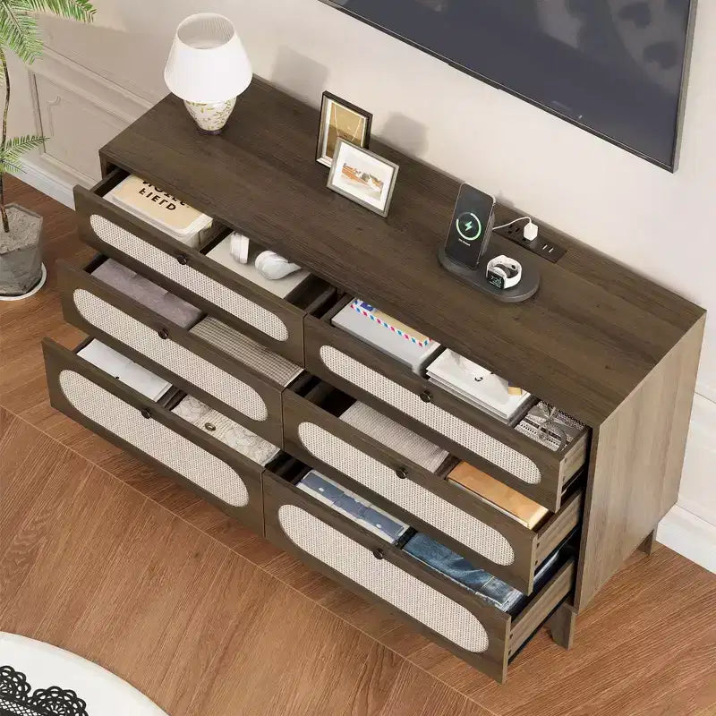 Cassettiera a 6 cassetti in rattan naturale con porte USB e prese di corrente