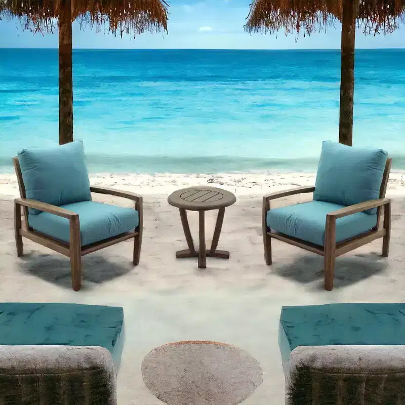 Set di sedute da 3 pezzi Courtyard Casual Avalon in teak FSC Include: due poltrone Club e un tavolino rotondo