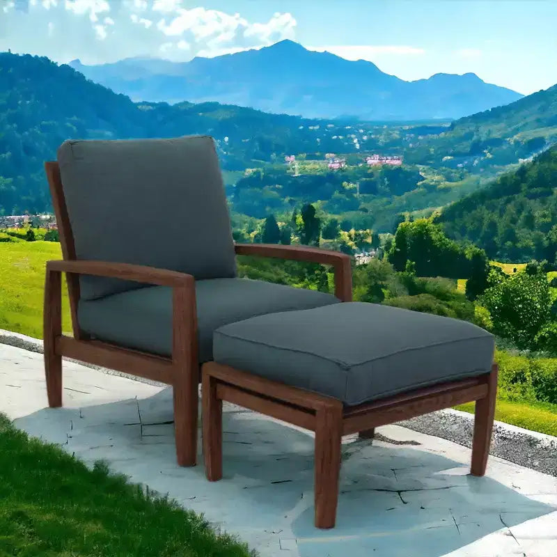 Set 2 pz di poltrona club e pouf Courtyard Casual Avalon in teak certificato FSC