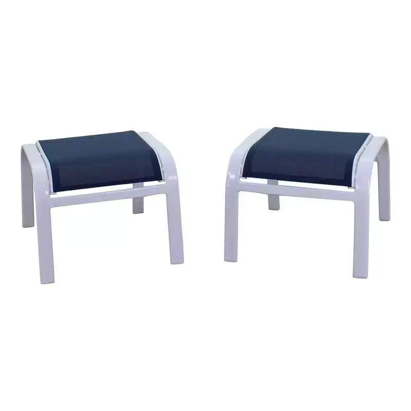 Set 5 pz con sedie reclinabili da esterno Courtyard Casual Santa Fe con poggiapiedi Comprende due sedie reclinabili in tessuto a rete e due poggiapiedi in tessuto a rete e un tavolino