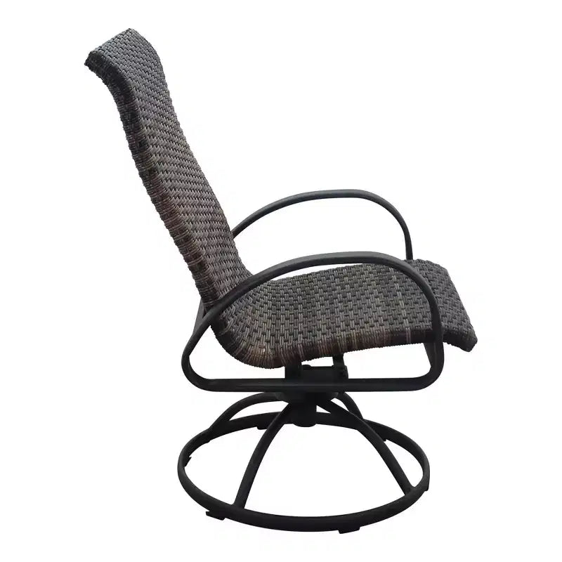 Set da 5 pezzi con tavolo fuoco rettangolare e sedie a dondolo girevoli in vimini Courtyard Casual Santa Fe Include un tavolo fuoco rettangolare e quattro sedie a dondolo girevoli in vimini