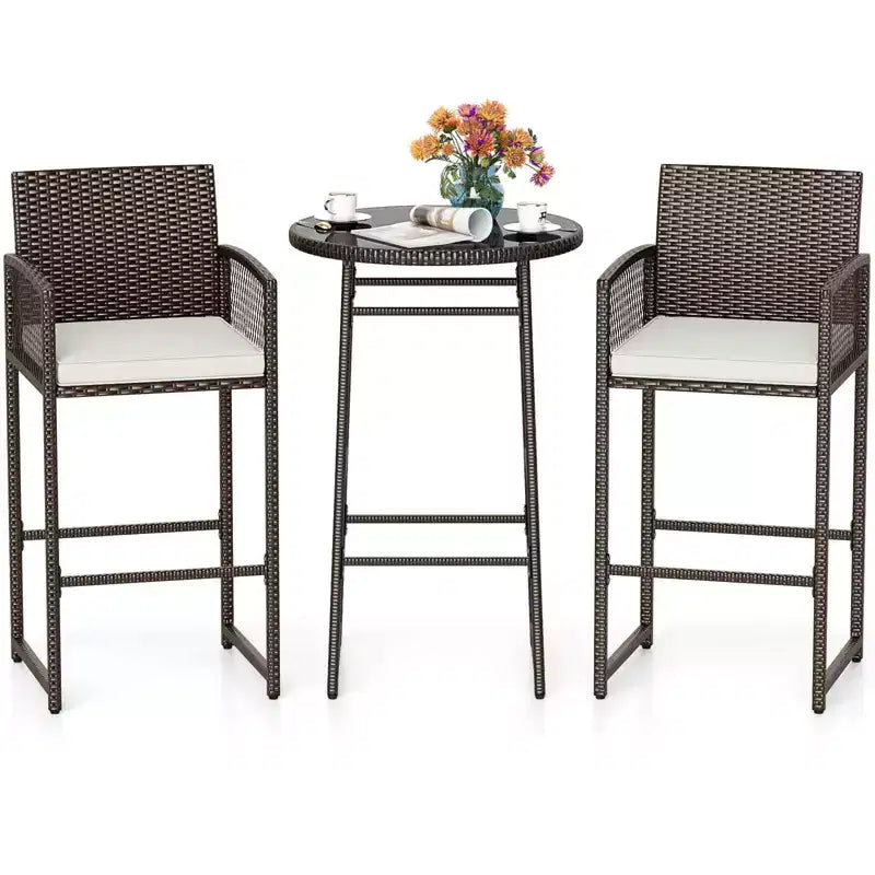 Set da bar Costway a 3 pezzi in vimini per patio con 2 cuscini e tavolo in vetro per il giardino