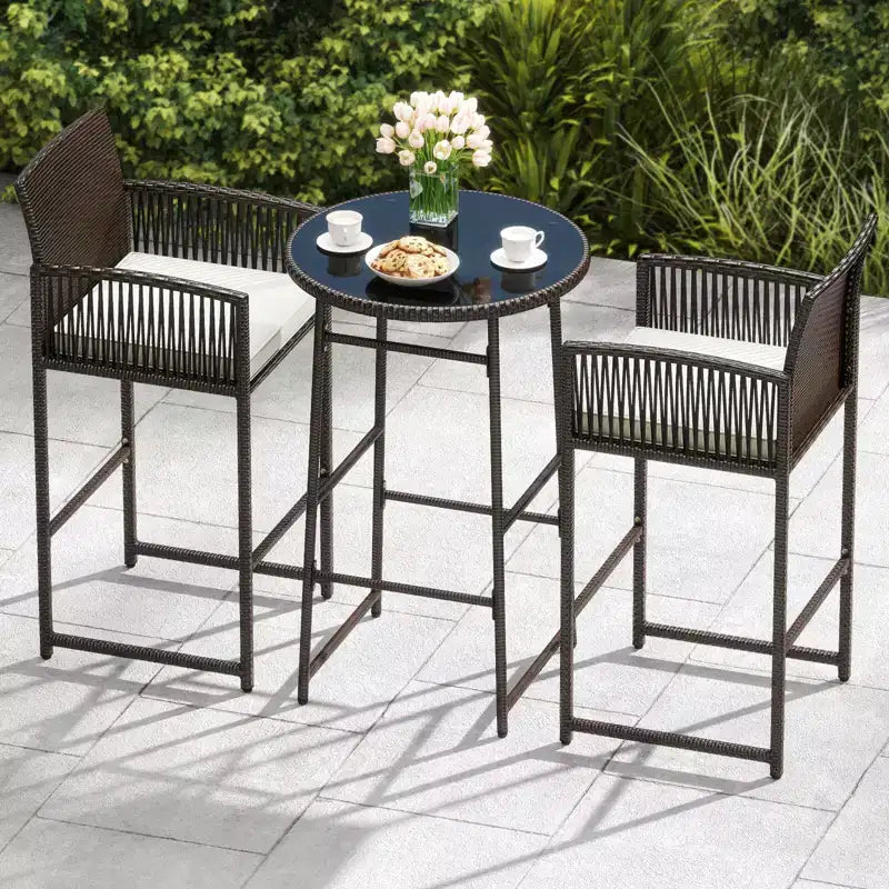 Set da bar Costway a 3 pezzi in vimini per patio con 2 cuscini e tavolo in vetro per il giardino