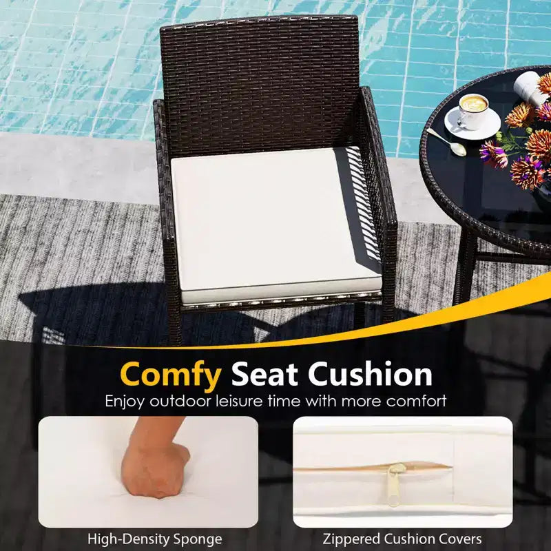 Set da bar Costway a 3 pezzi in vimini per patio con 2 cuscini e tavolo in vetro per il giardino