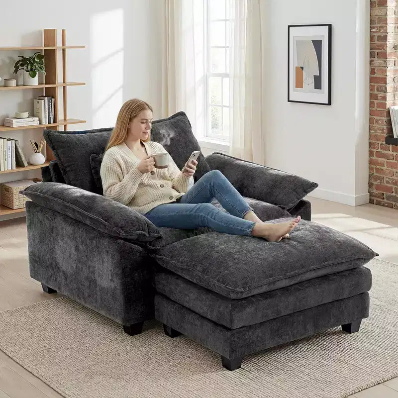 Poltrona d'accento in ciniglia con pouf, seduta singola, colori multipli