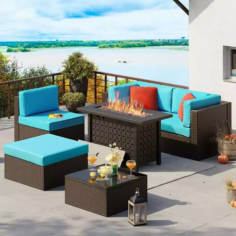 Set di mobili da giardino a 6 pezzi Celebalcony con tavolo braciere da 45 pollici. Set divano sezionale da esterno in vimini e rattan PE con tavolino in vetro