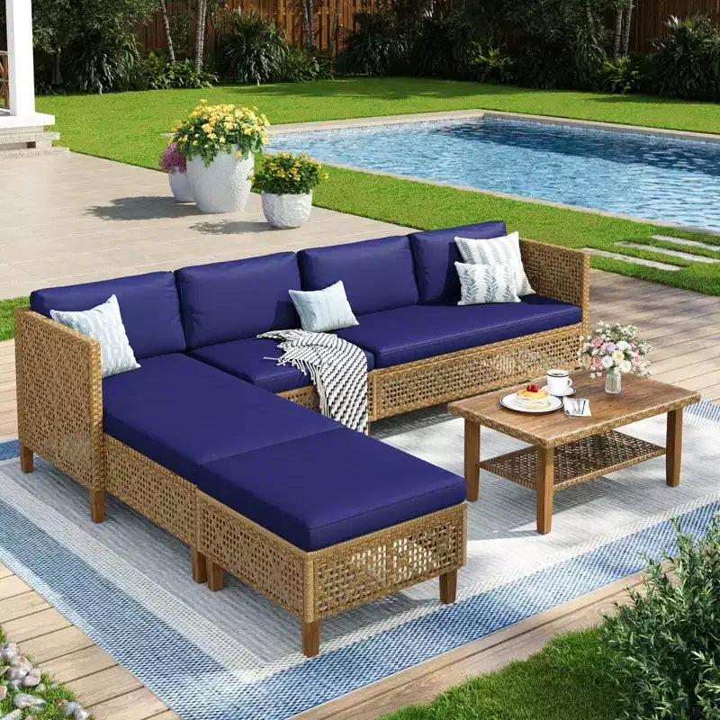 Divani Sezionali da Esterno in Rattan Intrecciato di Captiva Designs con Poggiapiedi e Cuscini