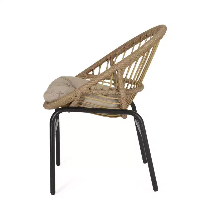 Set da salotto da esterno Christopher Knight Home Loic Farmhouse in ferro con design in rattan PE e tavolo bistrò a doghe in acacia
