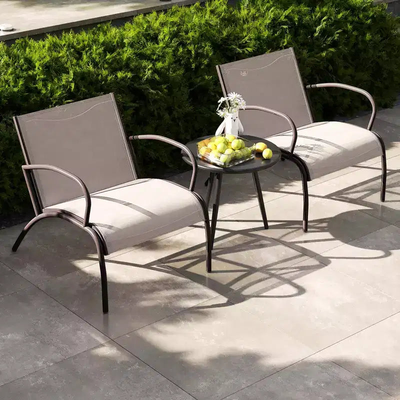 Set da 3 pezzi per patio Costway con sedie a seduta curva in tessuto e tavolino rotondo per giardino