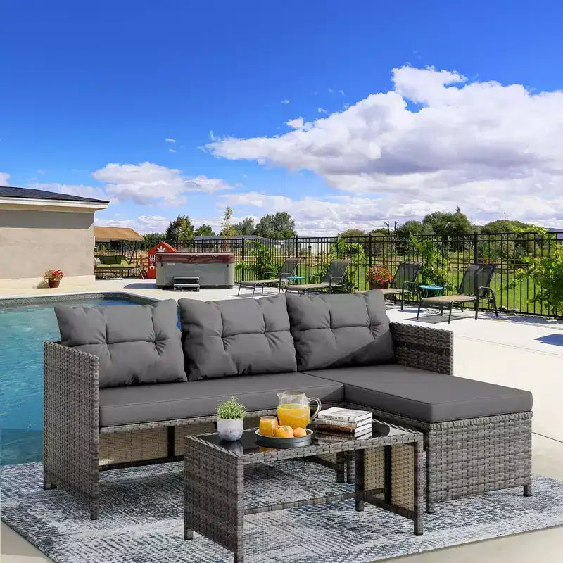 Celebalcony Mobili da Esterno per Patio, Set da 3 Pezzi in Rattan, Divano Sezionale a L con Cuscini e Tavolino in Vetro per Balcone e Giardino