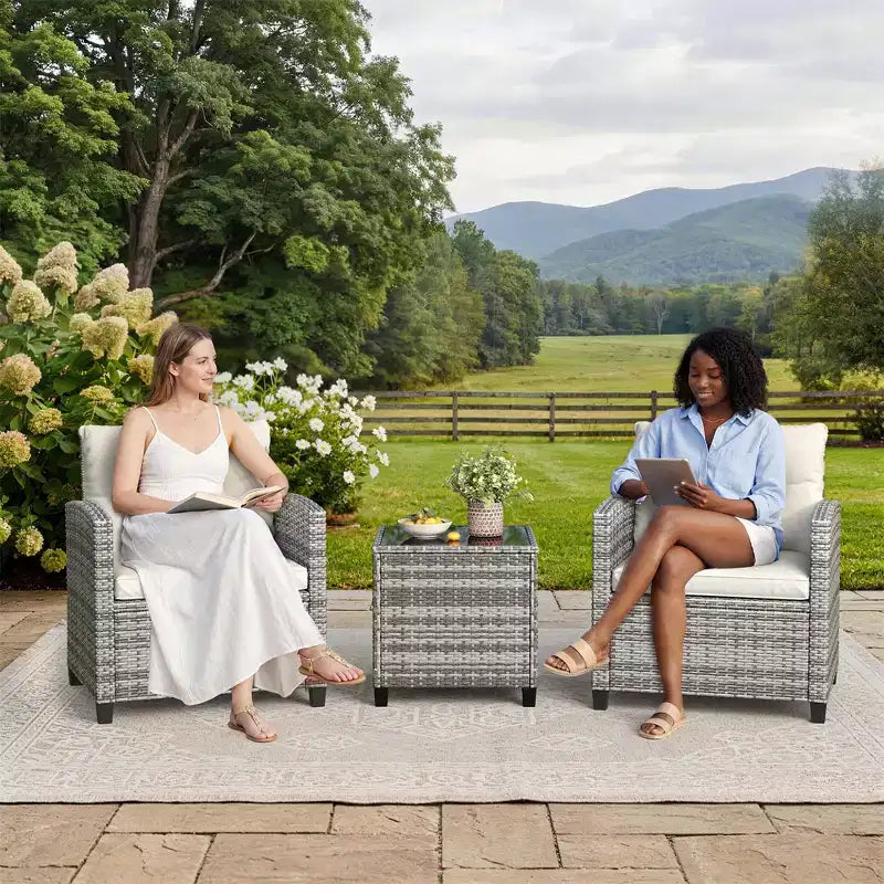 Set da 3 pezzi in rattan PE per esterni, Set di sedie e tavolo da esterno con piano in vetro temperato e cuscini, Set da conversazione per patio