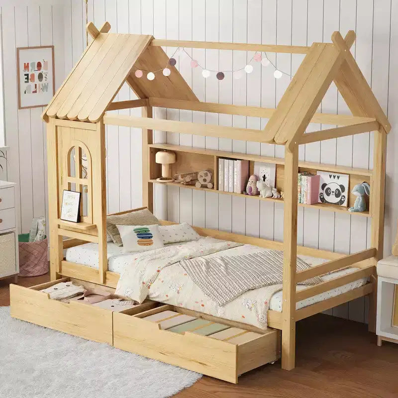 Letto a piattaforma a forma di casetta con cassetti contenitore e finestra, struttura in legno massello con ripiani, design giocoso per bambini, bianco chiaro