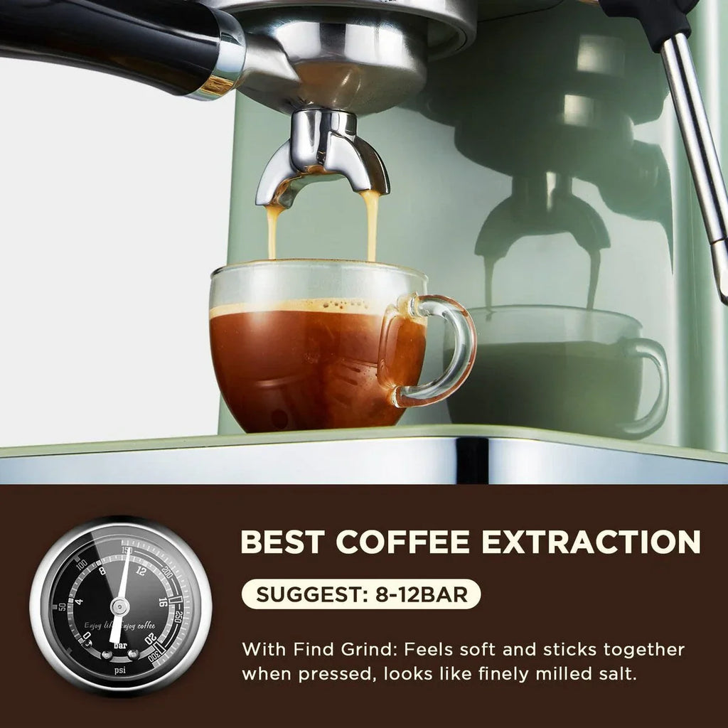 Macchina per caffè espresso con vaporizzatore per montare il latte