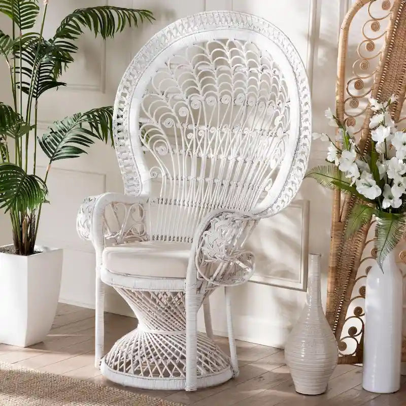 Sedia pavone in rattan naturale bianco dallo stile moderno bohémien Kallima