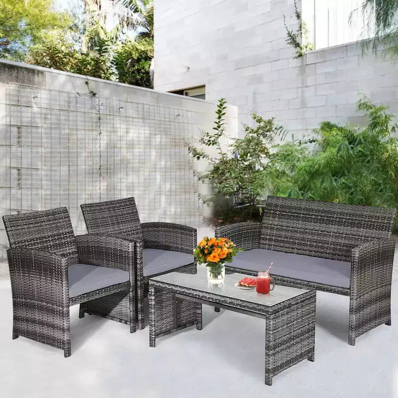 Costway Set Divani da Esterno 4 Pezzi in Rattan Tavolino Vetro con Cuscini Turchese/Rosso/Grigio/Beige/Blu Scuro/Nero