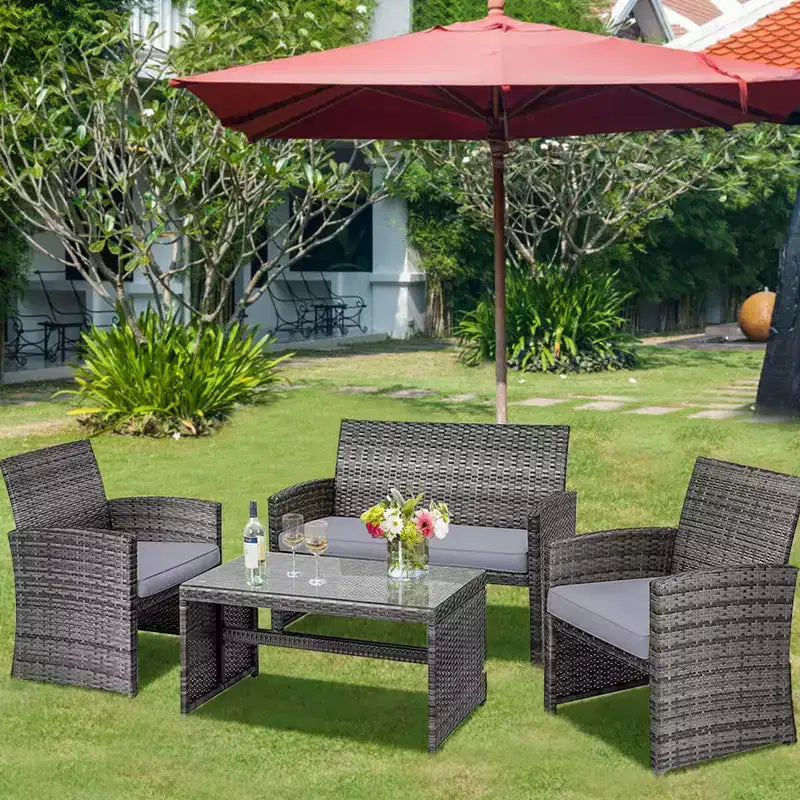 Costway Set Divani da Esterno 4 Pezzi in Rattan Tavolino Vetro con Cuscini Turchese/Rosso/Grigio/Beige/Blu Scuro/Nero