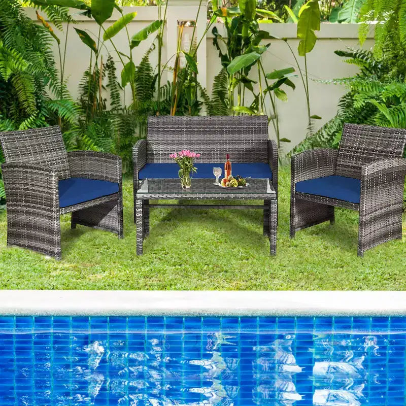 Costway Set Divani da Esterno 4 Pezzi in Rattan Tavolino Vetro con Cuscini Turchese/Rosso/Grigio/Beige/Blu Scuro/Nero