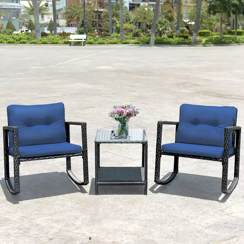 Set di mobili da giardino Costway 3 pezzi in rattan, poltrone a dondolo con cuscini