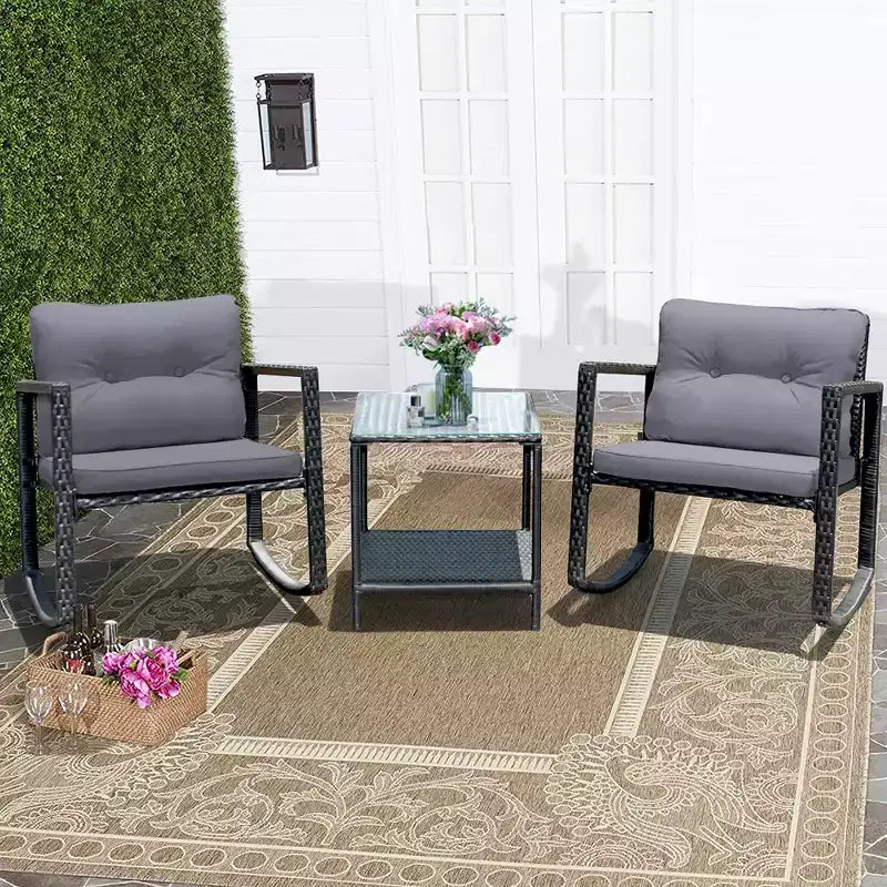 Set di mobili da giardino Costway 3 pezzi in rattan, poltrone a dondolo con cuscini