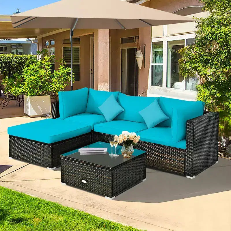 Set Mobili da Giardino in Rattan da Esterno Costway 5 Pezzi con Cuscini Turchesi/Blu Scuro/Neri