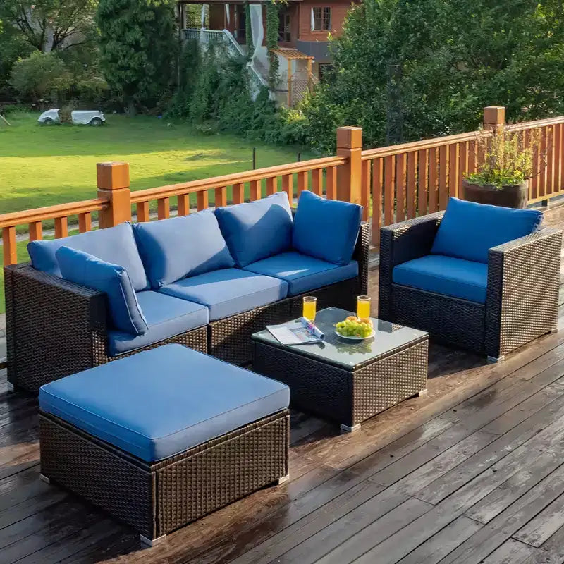 Costway Set Mobili da Giardino 6 Pezzi in Rattan Divano Sezionale con Cuscini Tavolino Ottomana Blu Navy