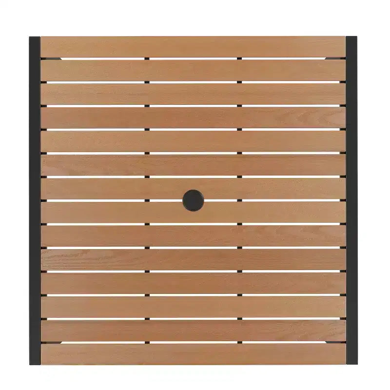 Emma and Oliver Set Tavolo da Esterno 5 Pezzi - Sedie Impilabili in Finto Teak Sintetico - Tavolo in Finto Teak - Ombrellone con Base