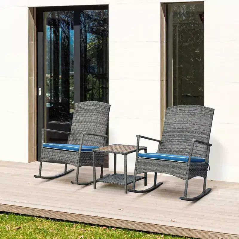 Outsunny Set 3 Pezzi di Sedie a Dondolo da Esterno in Rattan PE, Poltrone Reclinabili a Dondolo in Vimini per Patio con Morbidi Cuscini e Tavolino da Caffè con Piano in Legno Naturale, per Giardino, Cortile, Portico