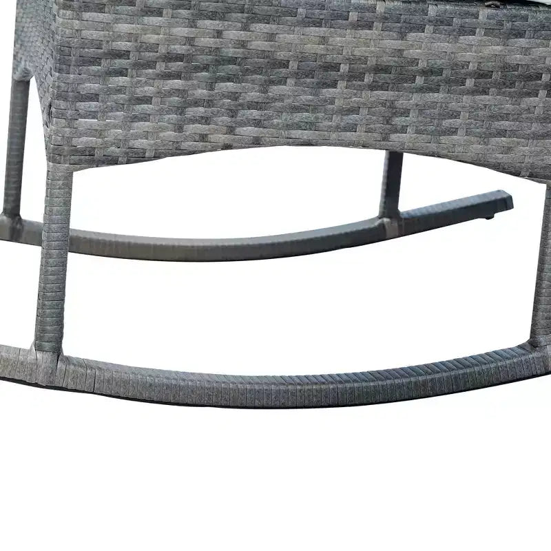 Outsunny Set 3 Pezzi di Sedie a Dondolo da Esterno in Rattan PE, Poltrone Reclinabili a Dondolo in Vimini per Patio con Morbidi Cuscini e Tavolino da Caffè con Piano in Legno Naturale, per Giardino, Cortile, Portico