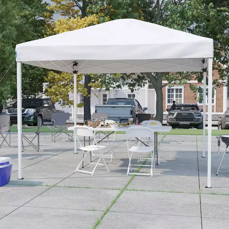 Set da tenda portatile Flash Furniture per portellone/eventi - Tenda a baldacchino a comparsa 10'x10', tavolo pieghevole a due ante da 6 piedi, set di 4 sedie pieghevoli