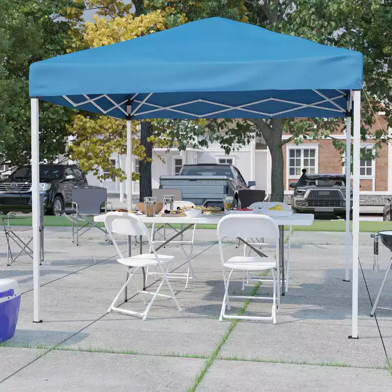 Set Tenda Portatile per Tailgate/Eventi Flash Furniture - Tenda con tettoia a scomparsa 2,4x2,4 m, Tavolo pieghevole a metà 1,8 m, Set di 4 sedie pieghevoli