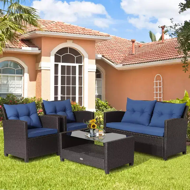 Set di mobili da giardino in rattan a 4 pezzi Costway con tavolo in vetro, scaffale e cuscini per divano