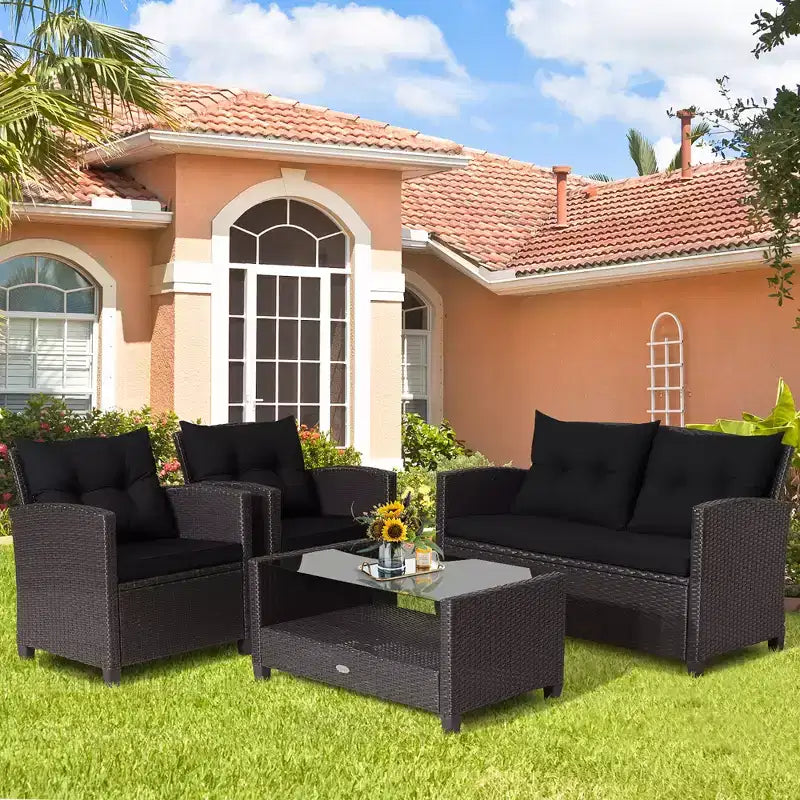 Set di mobili da giardino in rattan a 4 pezzi Costway con tavolo in vetro, scaffale e cuscini per divano