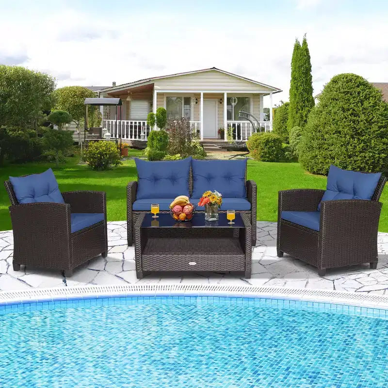Set di mobili da giardino in rattan a 4 pezzi Costway con tavolo in vetro, scaffale e cuscini per divano