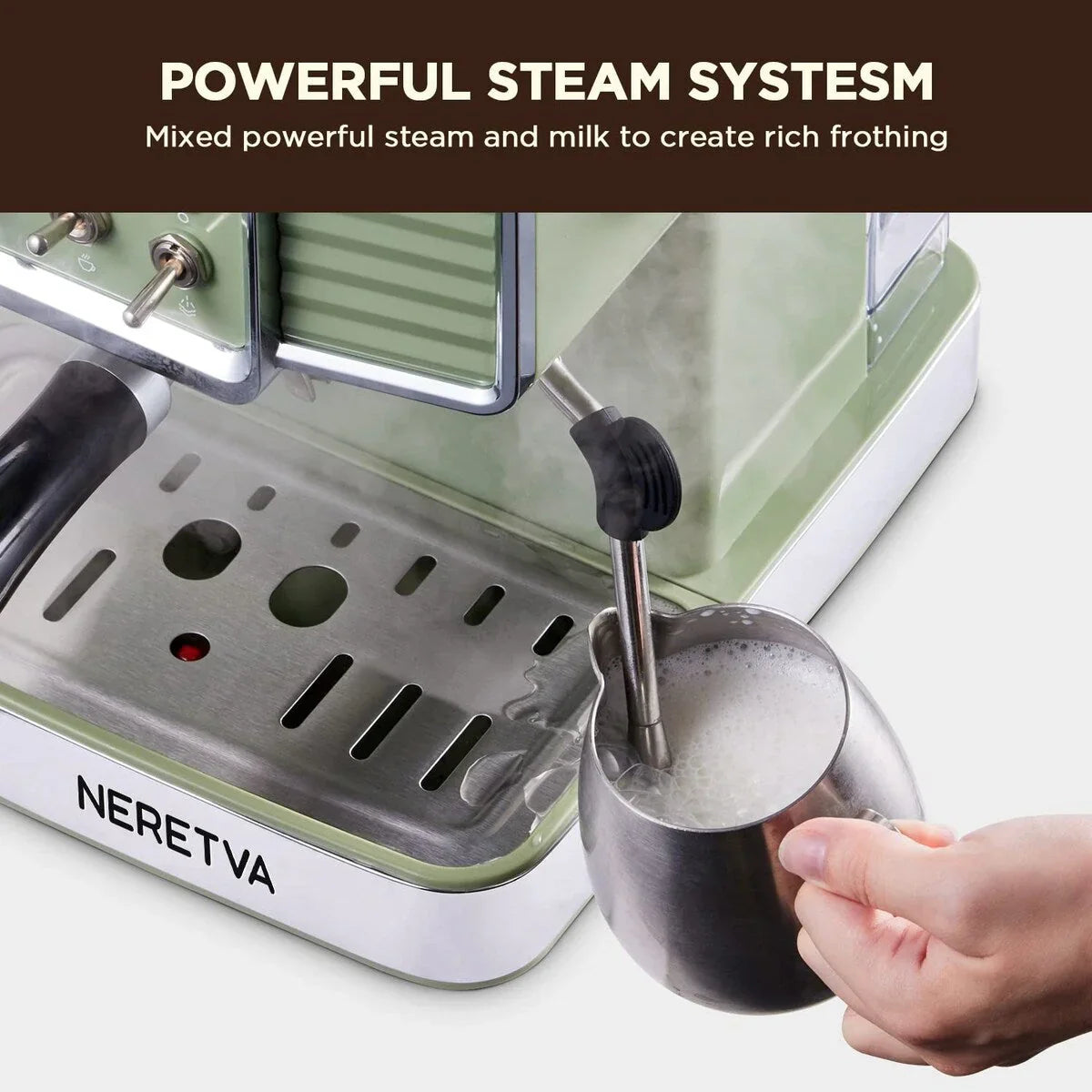 Macchina per caffè espresso con vaporizzatore per montare il latte
