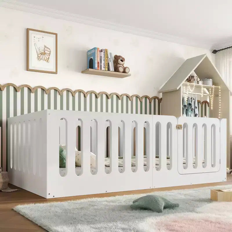 Letto Montessori a terra per bambini, singolo, bianco, con sponde e cancelletto – Legno massello, 1 posto