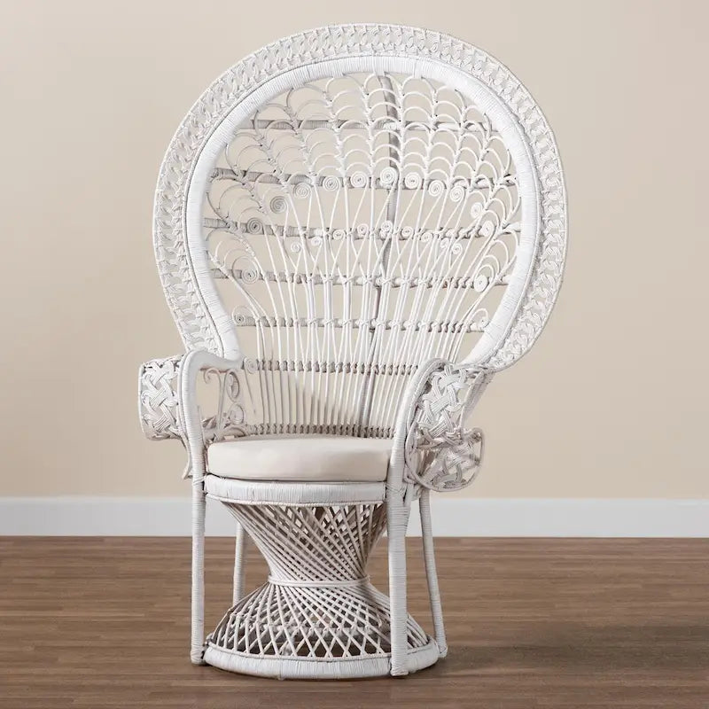 Sedia pavone in rattan naturale bianco dallo stile moderno bohémien Kallima