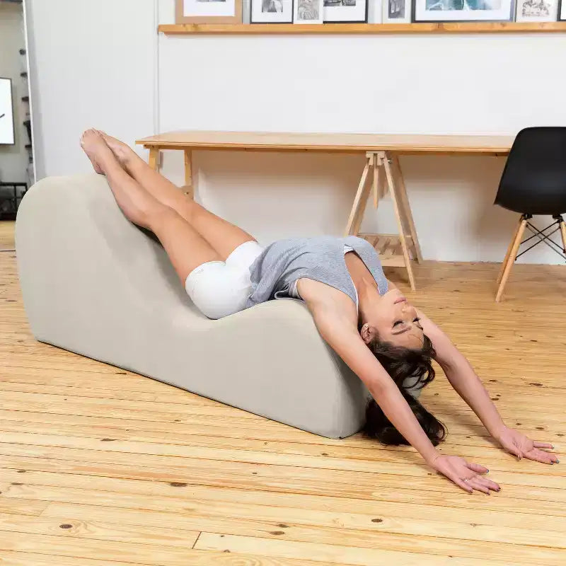 Chaise longue Avana Sleek per yoga - Prodotta negli USA - Ideale per stretching, relax, esercizio e altro, 60D x 18W x 26H pollici, grigio chiaro