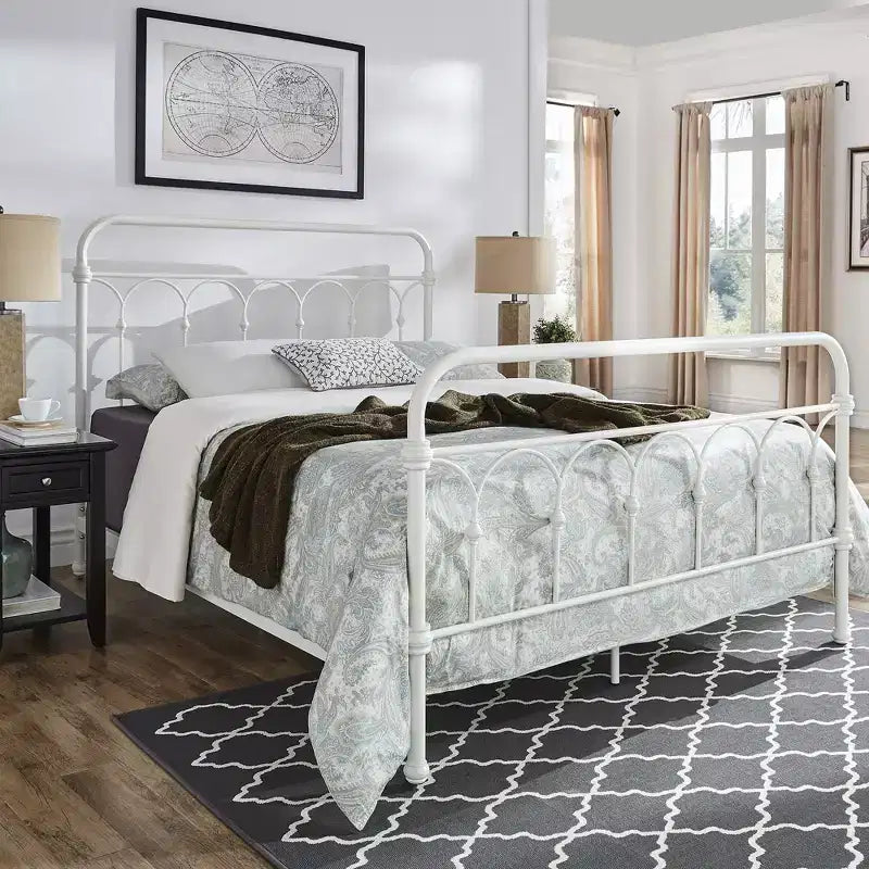 Caledonia Metallbett mit Knotenmuster in Queensize – Antikweiß – iNSPIRE Q
