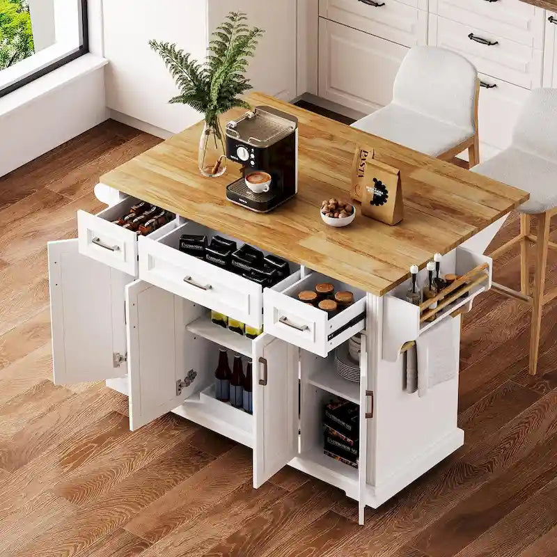 Grande isola da cucina con piano ribaltabile in legno, carrello da cucina con texture goffrata, ante e cassetti, spazio contenitore, bianca
